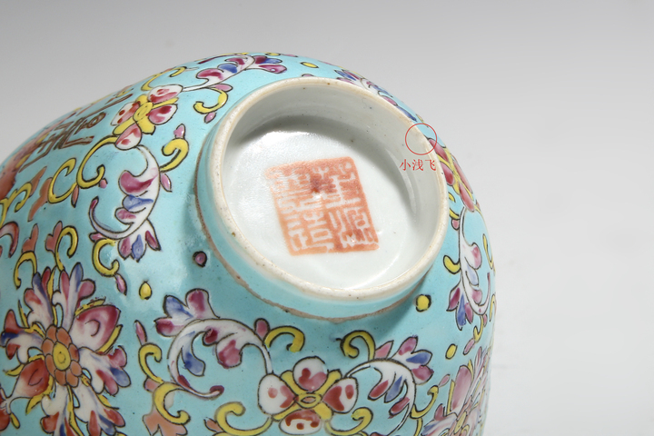 古玩陶瓷晚清·松石綠地粉彩纏枝寶相花紋蓋碗真品鑒賞圖