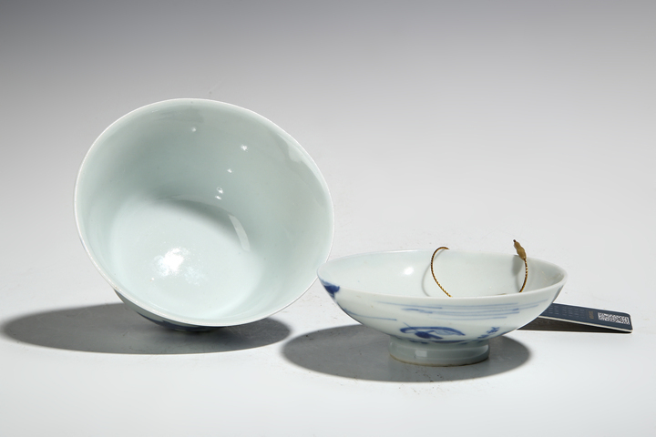 古玩陶瓷清中晚·青花山水人物詩文蓋碗真品鑒賞圖