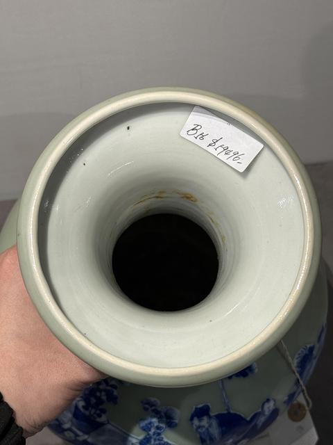 古玩陶瓷（來源佳士得）清中 青花高加白人物雙耳盤口瓶拍賣，當(dāng)前價(jià)格60000元