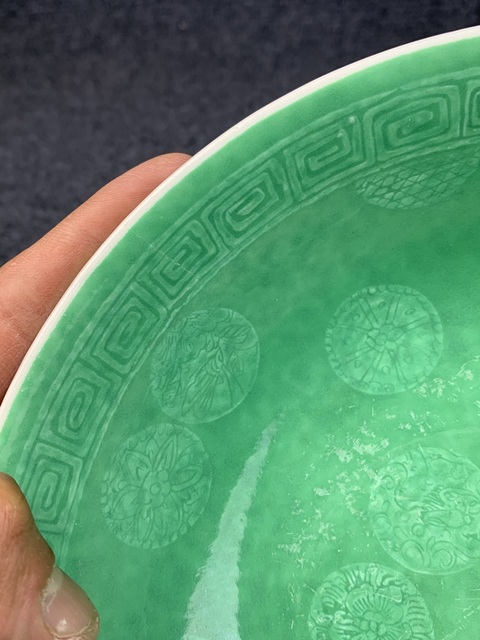 古玩陶瓷綠地粉彩皮球花暗刻花卉紋碗拍賣,當前價格800元