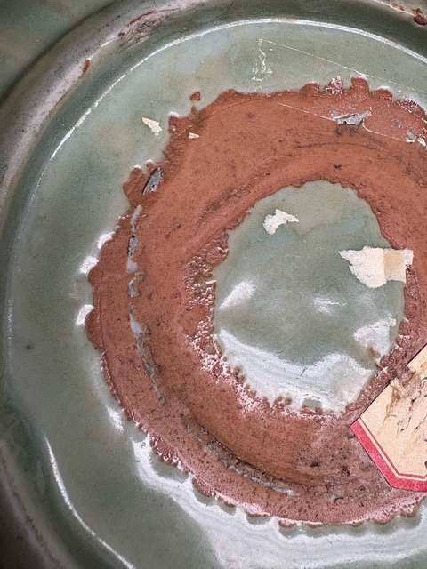 古玩陶瓷龍泉青瓷花卉紋菱口盤真品鑒賞圖