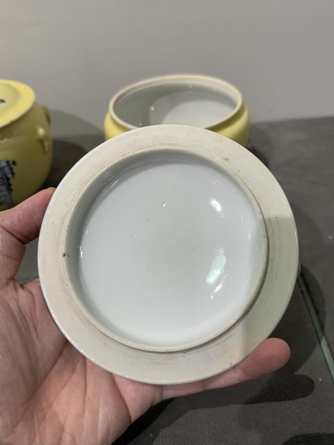 古玩陶瓷黃地壓道印章圖案紋粥罐真品鑒賞圖