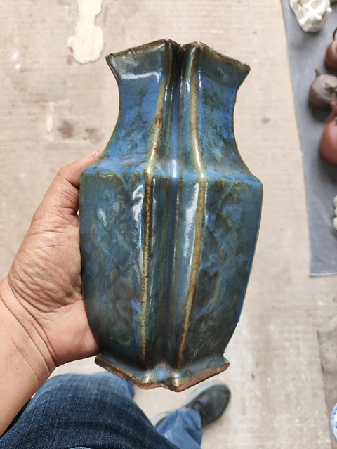 古玩陶瓷石灣窯鈞釉印人物紋雙聯瓶真品鑒賞圖