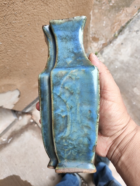 古玩陶瓷石灣窯鈞釉印人物紋雙聯瓶真品鑒賞圖