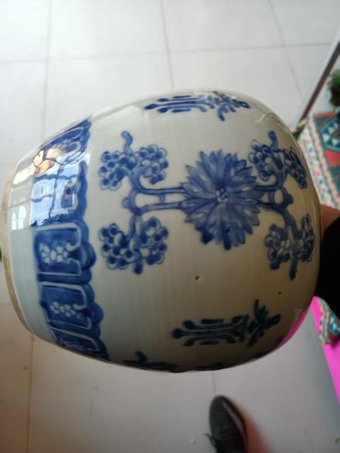 古玩陶瓷清中早·青花花間壽字紋罐真品鑒賞圖
