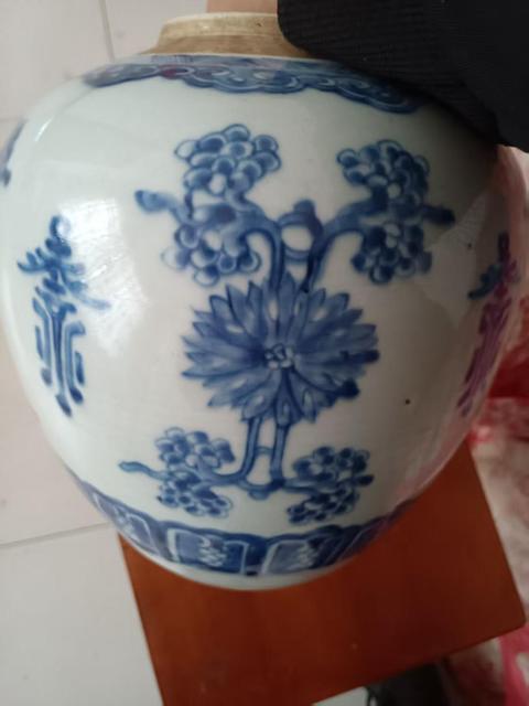 古玩陶瓷清中早·青花花間壽字紋罐真品鑒賞圖