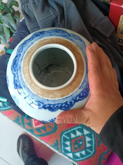 古玩陶瓷清中早·青花花間壽字紋罐真品鑒賞圖