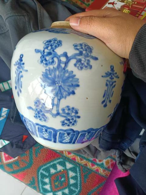 古玩陶瓷清中早·青花花間壽字紋罐真品鑒賞圖