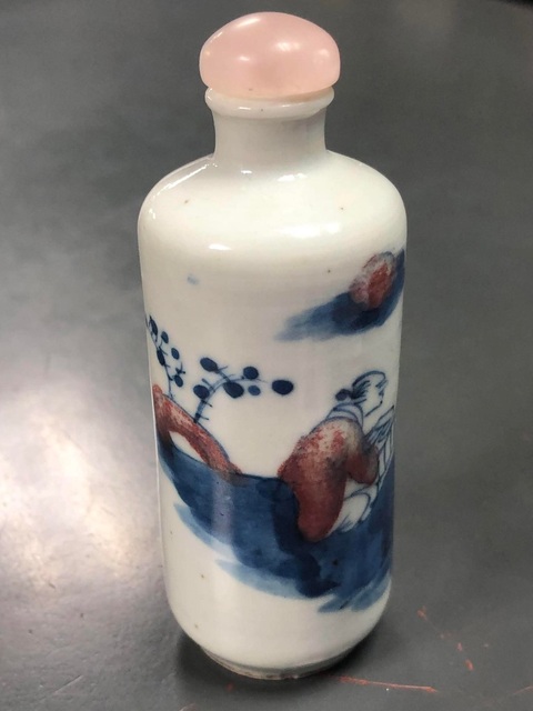 古玩陶瓷青花釉里紅人物故事紋鼻煙壺真品鑒賞圖