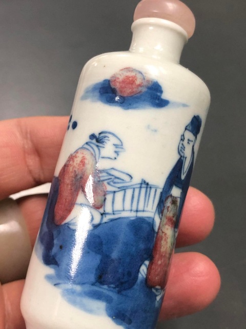 古玩陶瓷青花釉里紅人物故事紋鼻煙壺真品鑒賞圖