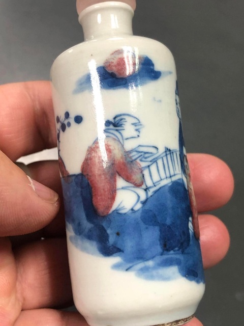 古玩陶瓷青花釉里紅人物故事紋鼻煙壺真品鑒賞圖