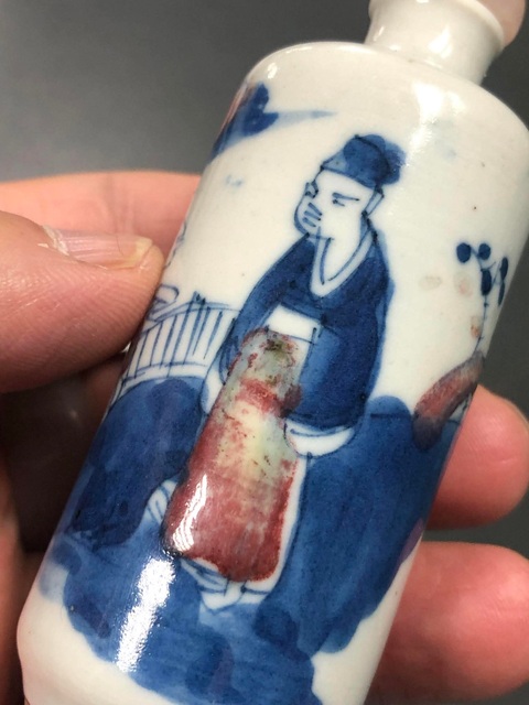 古玩陶瓷青花釉里紅人物故事紋鼻煙壺真品鑒賞圖