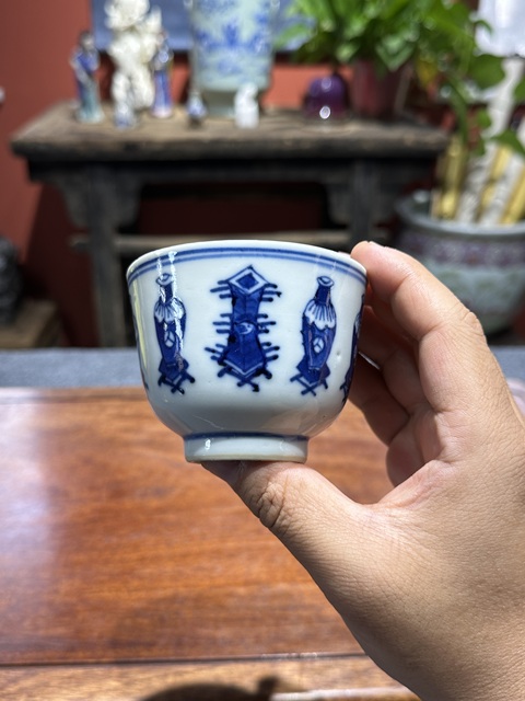 古玩陶瓷晚清青花博古紋壓手杯拍賣,當前價格3650元
