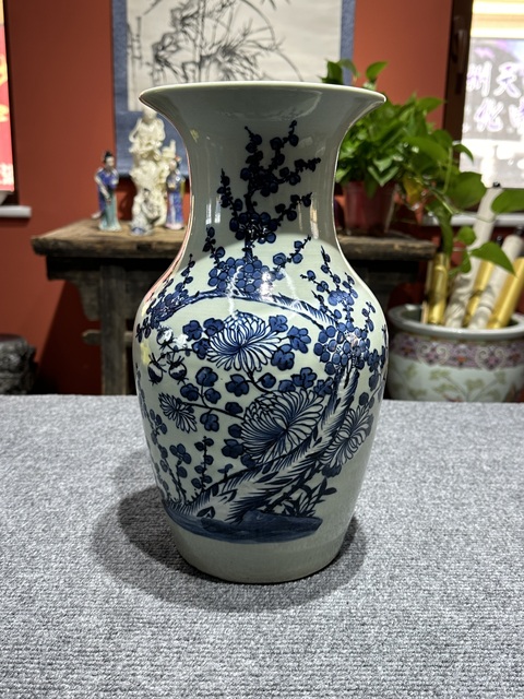 古玩陶瓷清代中期青花夾白花卉紋羅漢瓶拍賣,當前價格3200元