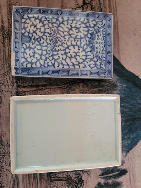 古玩陶瓷清中?嘉慶細路青花淡描草龍紋印泥盒拍賣,當前價格1200元