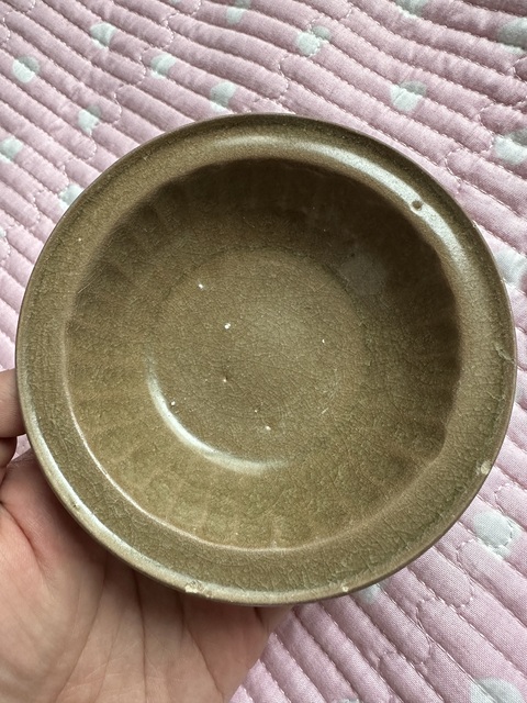 古玩陶瓷龍泉米黃釉菊瓣折沿洗拍賣，當前價格5500元