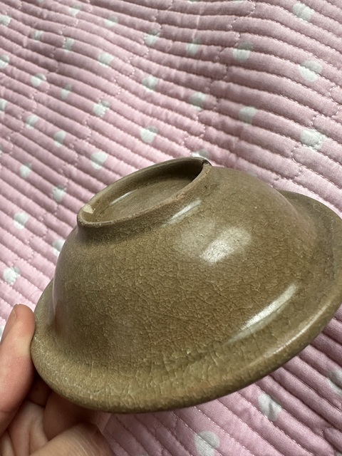 古玩陶瓷龍泉米黃釉菊瓣折沿洗拍賣，當前價格5500元