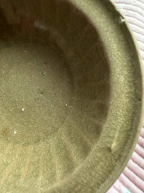 古玩陶瓷龍泉米黃釉菊瓣折沿洗拍賣，當前價格5500元