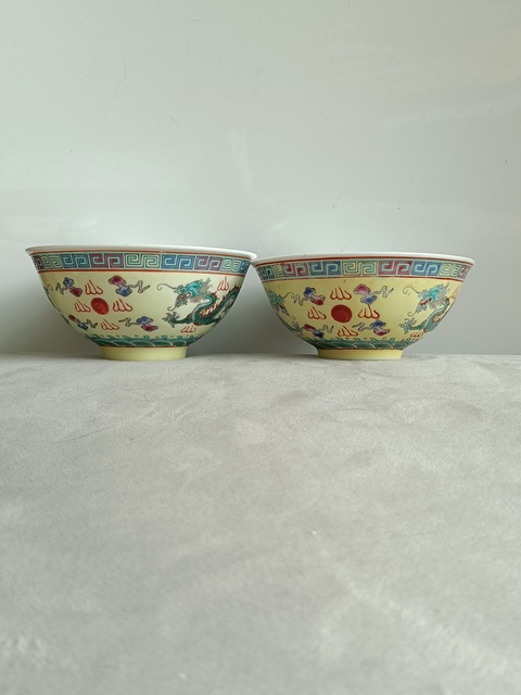 古玩陶瓷黃地粉彩雙龍戲珠紋碗真品鑒賞圖