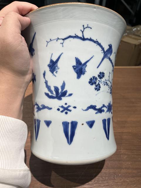 古玩陶瓷花鳥紋青花筆筒真品鑒賞圖