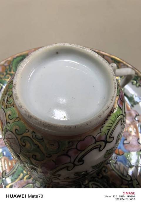古玩陶瓷人物花鳥蝶紋廣彩杯盤真品鑒賞圖