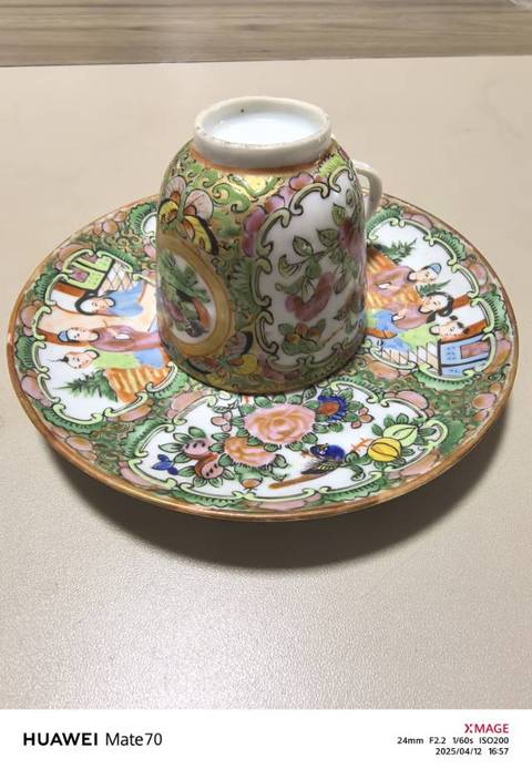 古玩陶瓷人物花鳥蝶紋廣彩杯盤真品鑒賞圖