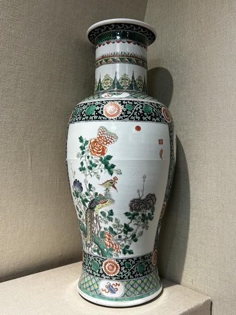 古玩陶瓷五彩花卉開(kāi)窗花鳥(niǎo)紋觀音瓶真品鑒賞圖
