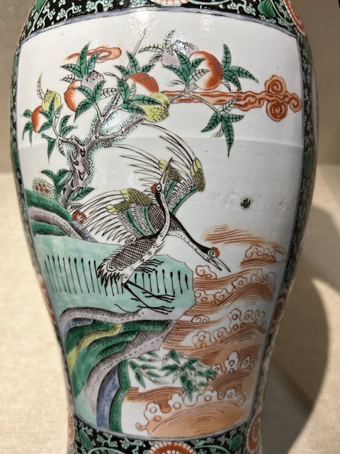 古玩陶瓷五彩花卉開(kāi)窗花鳥(niǎo)紋觀音瓶真品鑒賞圖