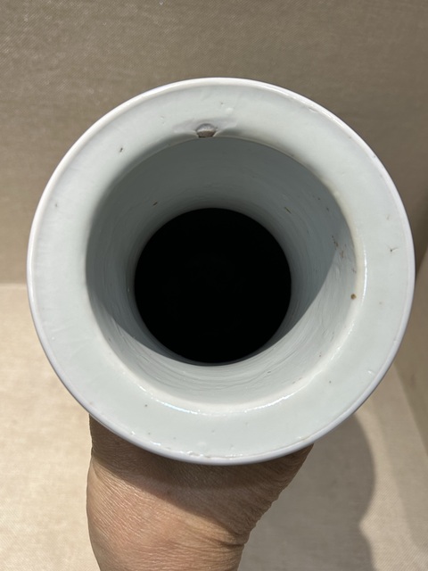 古玩陶瓷五彩花卉開(kāi)窗花鳥(niǎo)紋觀音瓶真品鑒賞圖