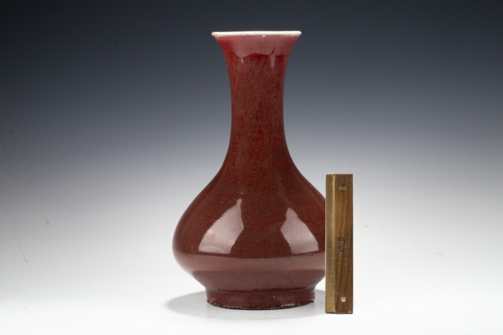 古玩陶瓷清中晚·郎紅釉賞瓶真品鑒賞圖