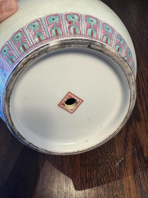 古玩陶瓷粉彩嬰戲圖天球瓶真品鑒賞圖