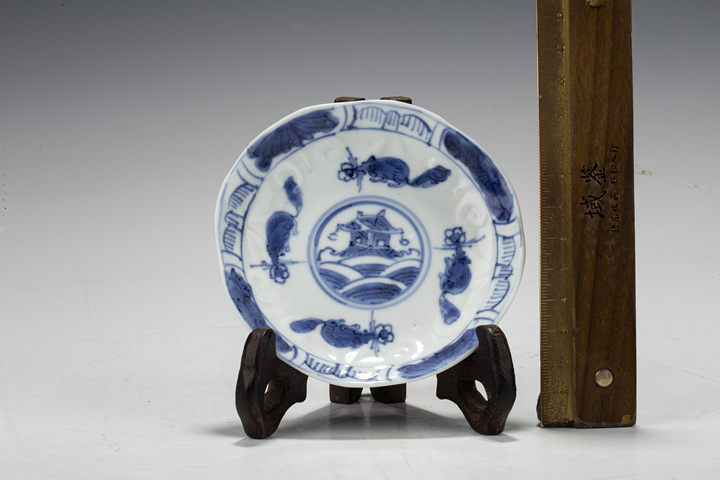 古玩陶瓷清康熙·青花松鼠海屋紋花口碟一對真品鑒賞圖