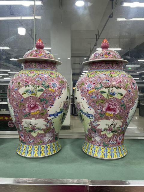 古玩陶瓷粉彩花卉紋人物將軍罐真品鑒賞圖