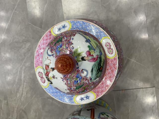 古玩陶瓷粉彩花卉紋人物將軍罐真品鑒賞圖