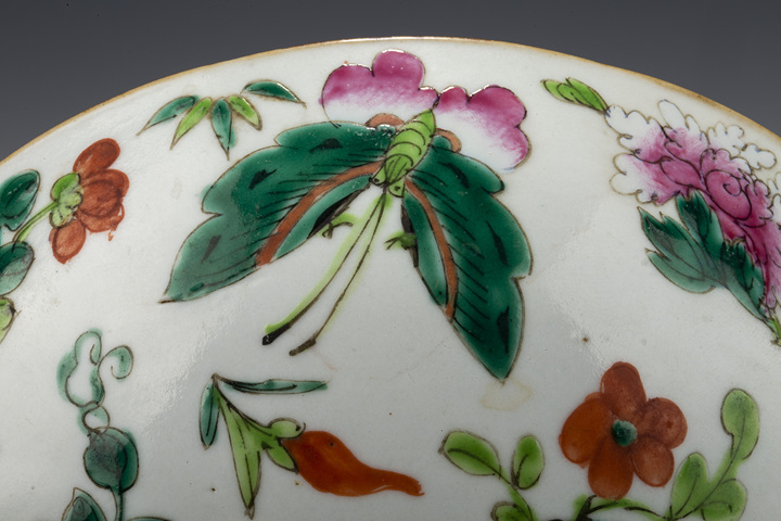 古玩陶瓷清晚·粉彩花蝶紋花口碗拍賣，當(dāng)前價(jià)格1100元
