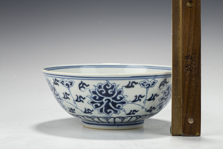 古玩陶瓷清光緒官窯紋青花纏枝蓮紋碗拍賣，當前價格5000元