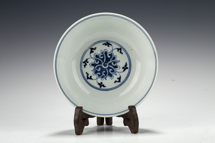 古玩陶瓷清光緒官窯紋青花纏枝蓮紋碗拍賣，當前價格5000元