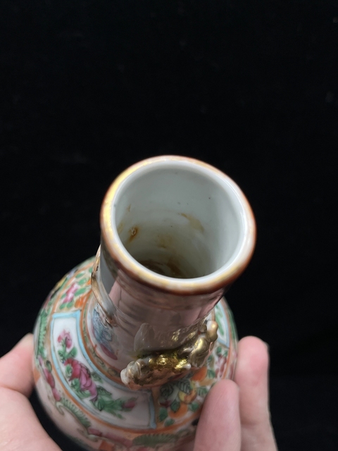 古玩陶瓷廣彩人物紋長(zhǎng)頸瓶拍賣(mài),當(dāng)前價(jià)格700元