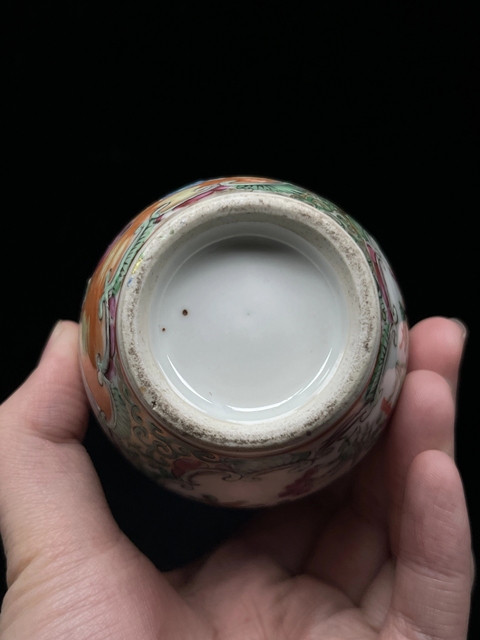古玩陶瓷廣彩人物紋長(zhǎng)頸瓶拍賣(mài),當(dāng)前價(jià)格700元