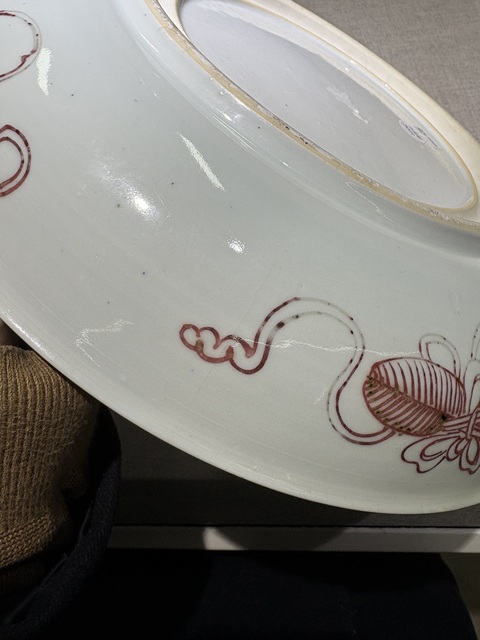 古玩陶瓷康熙青花釉里紅魚盤真品鑒賞圖