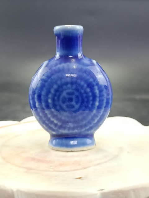 古玩陶瓷【道光】霽藍(lán)釉花卉紋獅耳鼻煙壺【鼻煙壺屬于高檔次瓷器】【把玩神器】拍賣，當(dāng)前價格0元