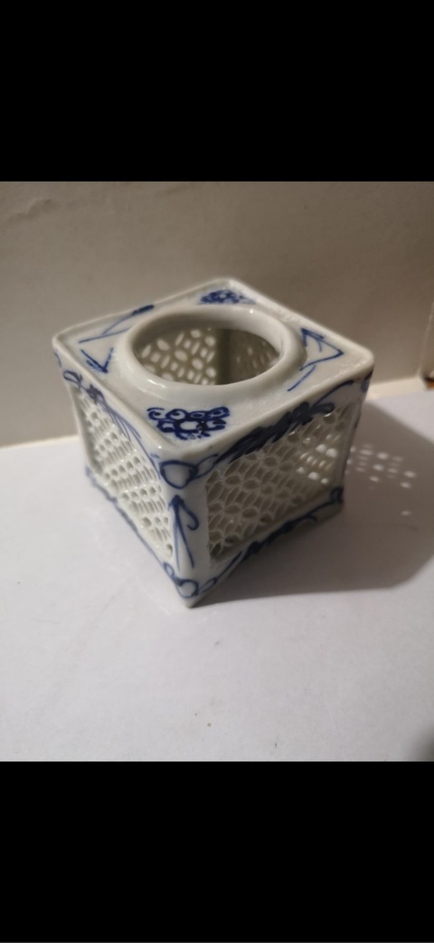 古玩陶瓷青花鏤空器真品鑒賞圖