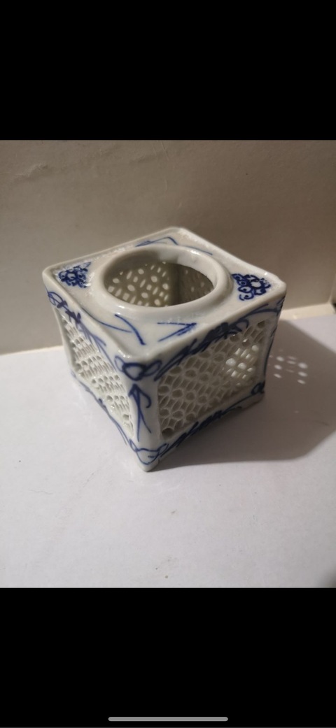 古玩陶瓷青花鏤空器真品鑒賞圖