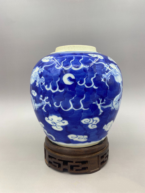 古玩陶瓷晚清 青花留白雙龍趕珠紋罐拍賣，當前價格3570元