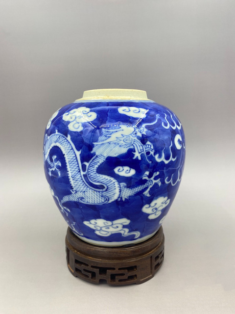 古玩陶瓷晚清 青花留白雙龍趕珠紋罐拍賣，當前價格3570元