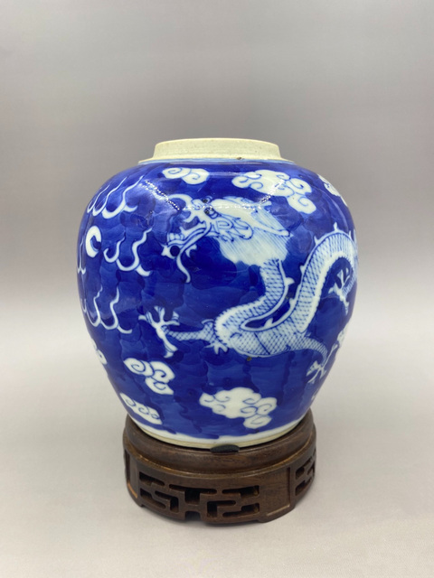古玩陶瓷晚清 青花留白雙龍趕珠紋罐拍賣，當前價格3570元