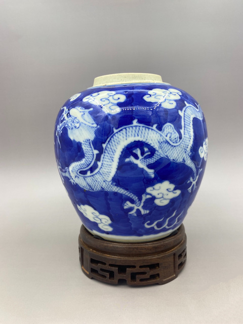 古玩陶瓷晚清 青花留白雙龍趕珠紋罐拍賣，當前價格3570元