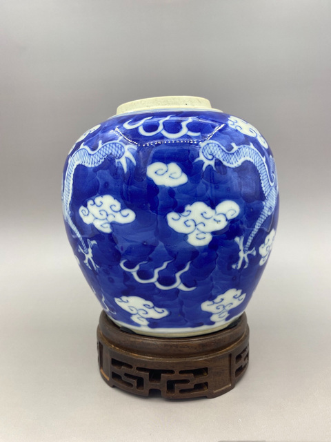 古玩陶瓷晚清 青花留白雙龍趕珠紋罐拍賣，當前價格3570元