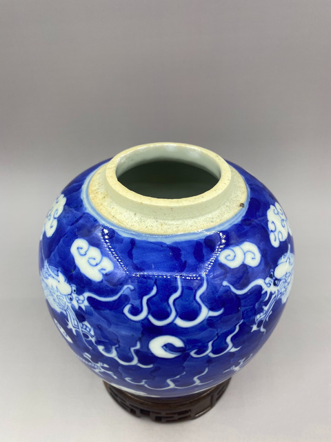 古玩陶瓷晚清 青花留白雙龍趕珠紋罐拍賣，當前價格3570元
