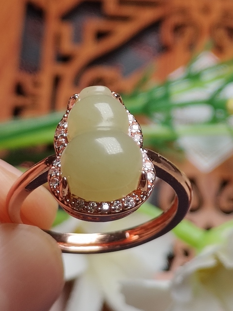 古玩玉器和田玉鑲嵌葫蘆戒指(帶鑒定證書)拍賣，當前價格99元